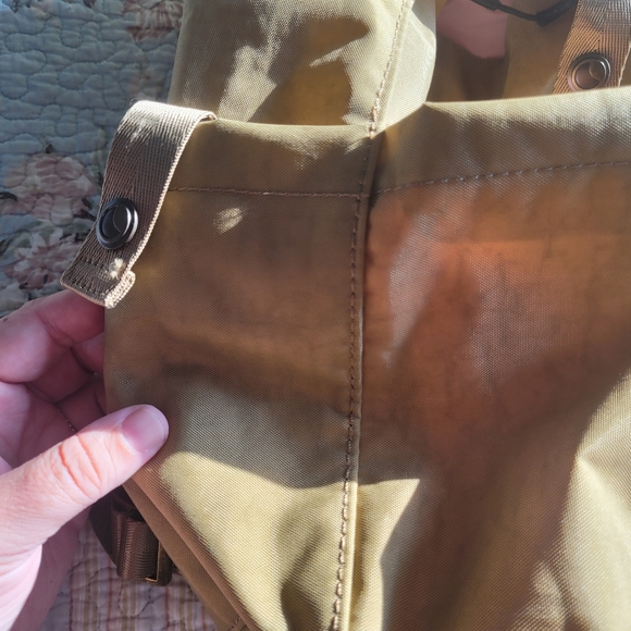 LOLA California Lark large drawstring backpack in khaki - Picture 3 of 8